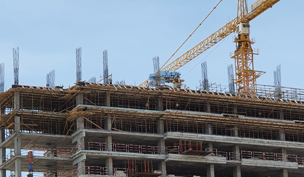 جي إل إل: 44 مليار دولار قيمة عقود مشاريع البناء المُرساة في السعودية خلال النصف الأول 2023
